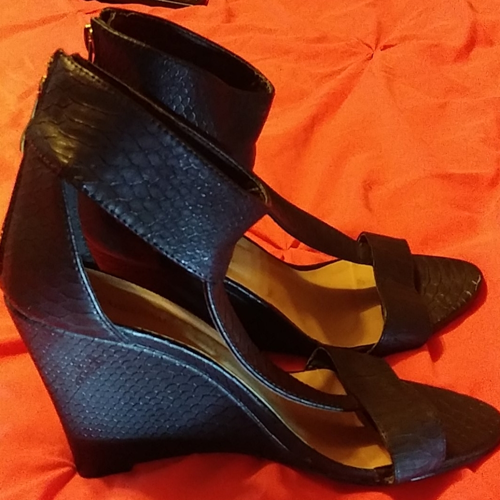 Shoes - Picture 3 of 4